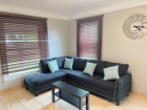 Home in the Heart of Dearborn, Beautiful Queen Beds, Multiple TVs